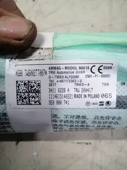 Vänster Gardin OEM 5E0880741 för Skoda Octavia III Sedan