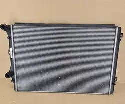 Radiador de agua Volkswagen Scirocco 08- Jetta 05- 1K0121251L