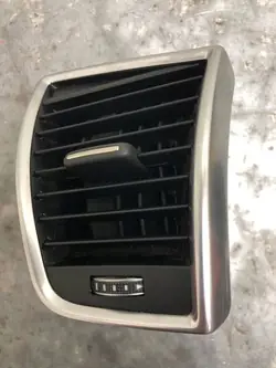 Grille d'air avant droite Audi Q5 8R1820902