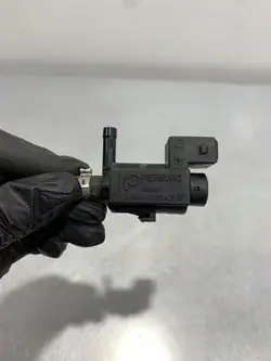 Válvula vapor combustível Jaguar OEM FBZ18968 - Usado