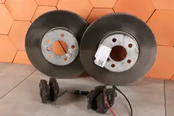 Jeu de disques et plaquettes avant OEM 6891079