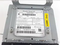 Jeep CD-vaihtaja OEM 05091245AE Grand Cherokee WK2:lle