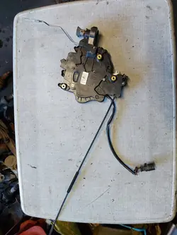 VOLKSWAGEN T5 VÄNSTER SKJUTDÖRRSLOCK 7H0843653CD