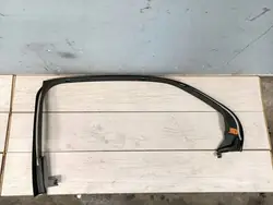 Bakre vänster fönsterlist OEM GD9BF247B57 Lincoln
