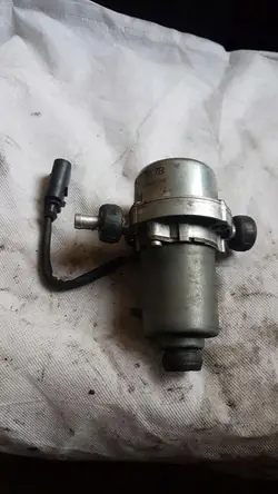 Audi Q7 4L 2007 Imupumppu OEM 8E0927317B