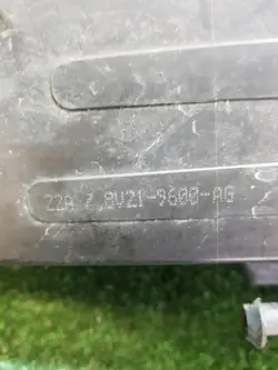 Boîtier filtre à air Ford Fiesta MK7 8V21-9600-AG