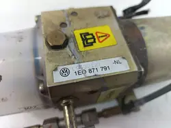 Pompe de toit décapotable Volkswagen OE 1EO871791