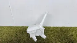 Ruitensproeiervat Toyota Yaris III 3 Lift 14- OEM