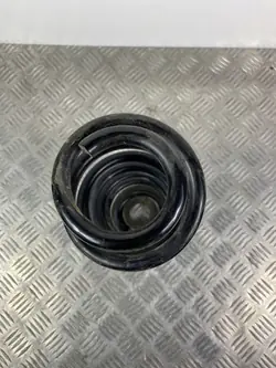 Mola traseira OEM FOB25823 para Volkswagen Tiguan