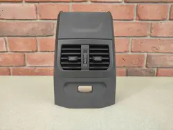 OEM 6823440 Bakre mittventilationsgallret USB-C