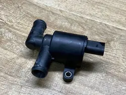 Válvula solenoide água Audi OEM 4HO 121 671 D