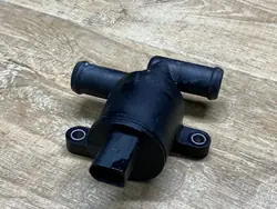 Électrovanne d'eau Audi OEM 4HO 121 671 D