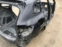 BMW U11 höger bakskärm svart