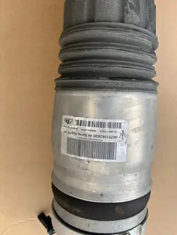 Amortisseur pneumatique avant droit Maserati Levante OEM 06701062620