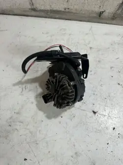 Renault 5 E-Tech Cirkulationspump OEM 210109440R