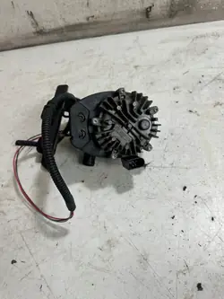 Pompe de Circulation Renault 5 E-Tech OEM 210109440R
