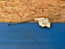 Fram vänster dörrlås Mercedes C-Class W204 06-13 A2047200335