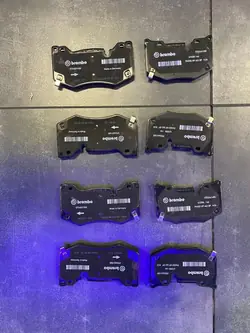 Brembo Jarrupalat OEM 84777509 Etu- ja Takapyörät Corvette C8