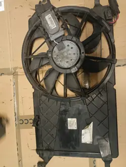 Ventilador de radiador OEM 3M5H-8C607-RJ Ford Focus II