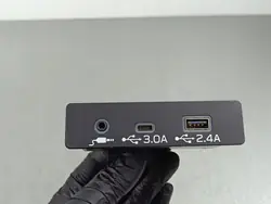 Tomada USB Subaru Forester OEM 86257FN110 - Usado
