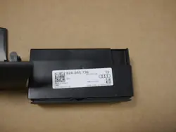 Audi USB-pistorasia OEM 82A035736 - Käytetty