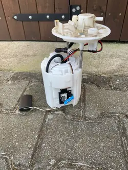 Bomba de combustível KIA RIO III 311101W000