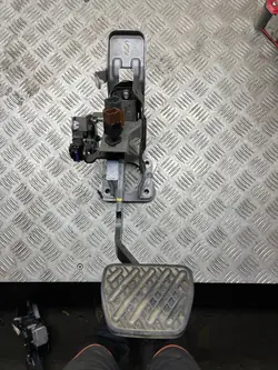 Bremspedal Infiniti M30 OEM POR26633 - Gebraucht