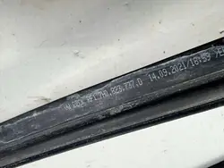 OEM 7H0823737D vindrutetätning för VW T5/T6