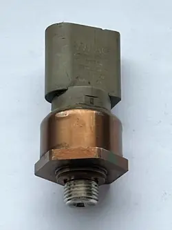 VW Audi Bentley Öljynpaineanturi 06E906054C