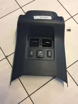 Cubierta reposabrazos trasero Nissan Titan XD 2016 OEM 931HT-EZ40A