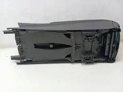 Käsinojateline OEM A2056801805 C63S W205 varastointilaatikko