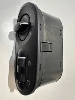 Commutateur d'éclairage Lada Kalina OEM 11118-3709820