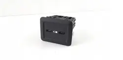 Enchufe USB Mercedes-Benz OEM A2538206200 - Usado