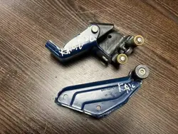 Roulette centrale de porte coulissante côté droit OEM 497626
