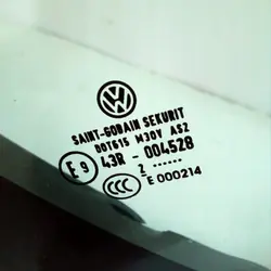 Vitre Triangle Arrière Droite VW Jetta 5C OEM WORAD1284