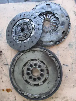 VOLVO XC60 2.4D 2008- Volante de Dupla Massa