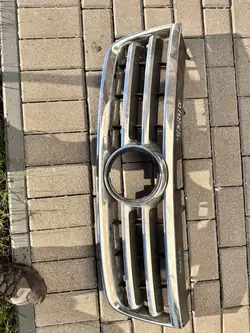 VW TOURAN 5TA GRILL pod radar