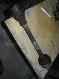 Vänster framaxel Golf V A3 8P Touran I