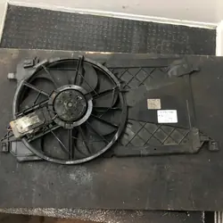 Ventilador Volvo OE 3M5H 8C607 RE - Estado Usado