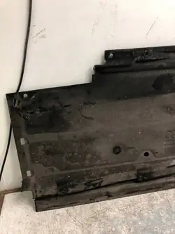 Vänster underkroppssköld OEM 8T8825207B för Audi A5 SB