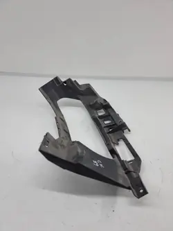Oikean takadiffuusorin kiinnitystuki OEM 8W6807348A