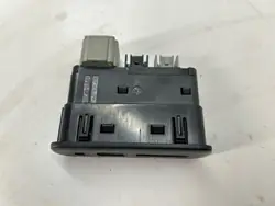 Prise AUX USB SD OEM 68206384AC pour Dodge Challenger