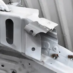OEM 10641199 Etu-Oikea Pituuspalkki MG HS:lle