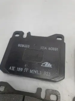 Plaquettes de frein avant OEM 13.0460–9028.2 Mercedes