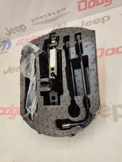 JEEP GRAND CHEROKEE WK2 11-21 Gereedschapsset