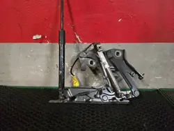 Dobradiça do Capô Esquerda Dianteira OEM 8W0823301E Audi A4 B9