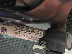 Dobradiça do Capô Esquerda Dianteira OEM 8W0823301E Audi A4 B9