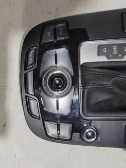 MMI ohjauspaneelin kehys OEM 8T0919611K Audi Q5 SQ5