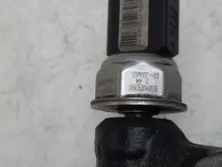 2009 KIA Carnival Rampe de carburant 315004X400