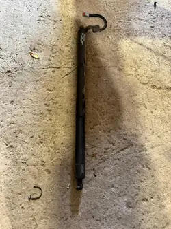 JEEP GRAND CHEROKEE WK 2 Bakluckgasdämpare